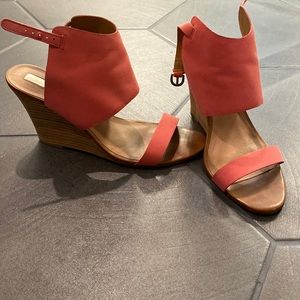 Halogen Coral Wedges